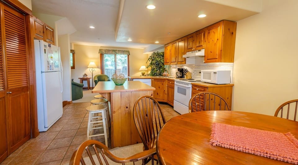 Townhome, 2 Bedrooms | Private kitchen | Fridge, microwave, stovetop, dishwasher