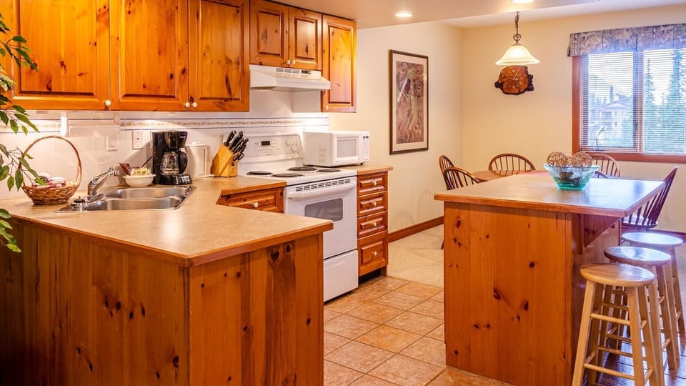 Townhome, 2 Bedrooms | Private kitchen | Fridge, microwave, stovetop, dishwasher