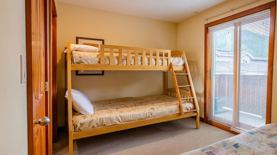 Townhome, 2 Bedrooms | 2 bedrooms, WiFi (free), bed sheets