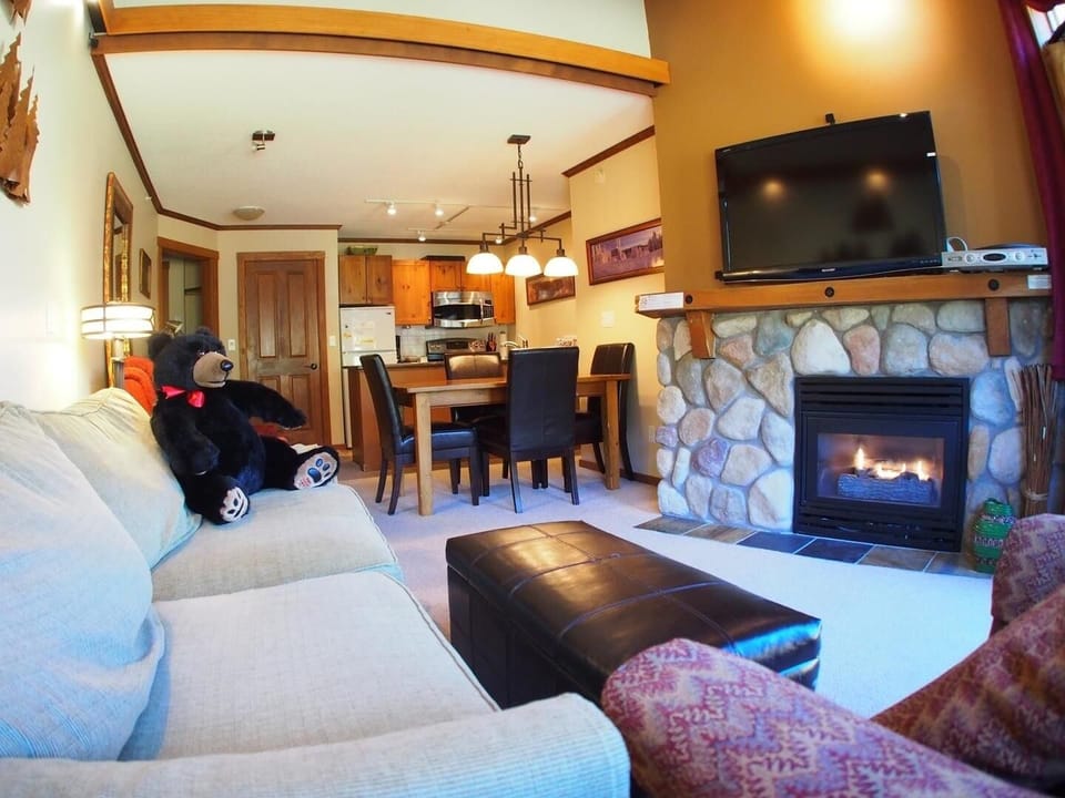 Cottage, 2 Bedrooms | Living area | TV