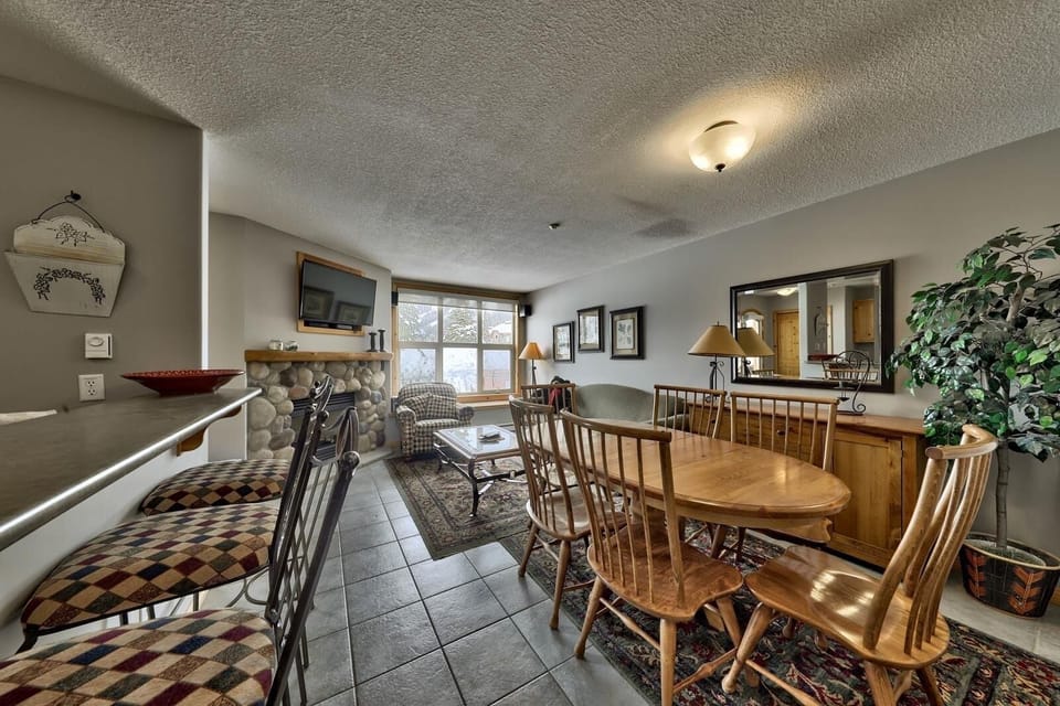 Condo, 3 Bedrooms | Dining