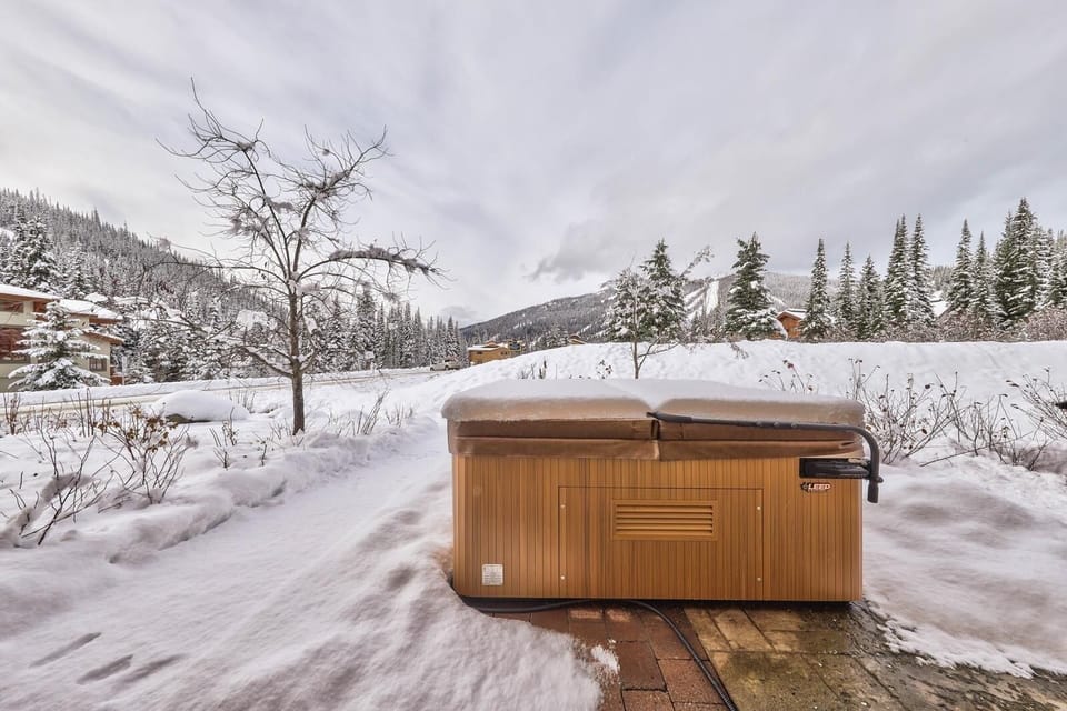 Condo, 3 Bedrooms | Outdoor spa tub