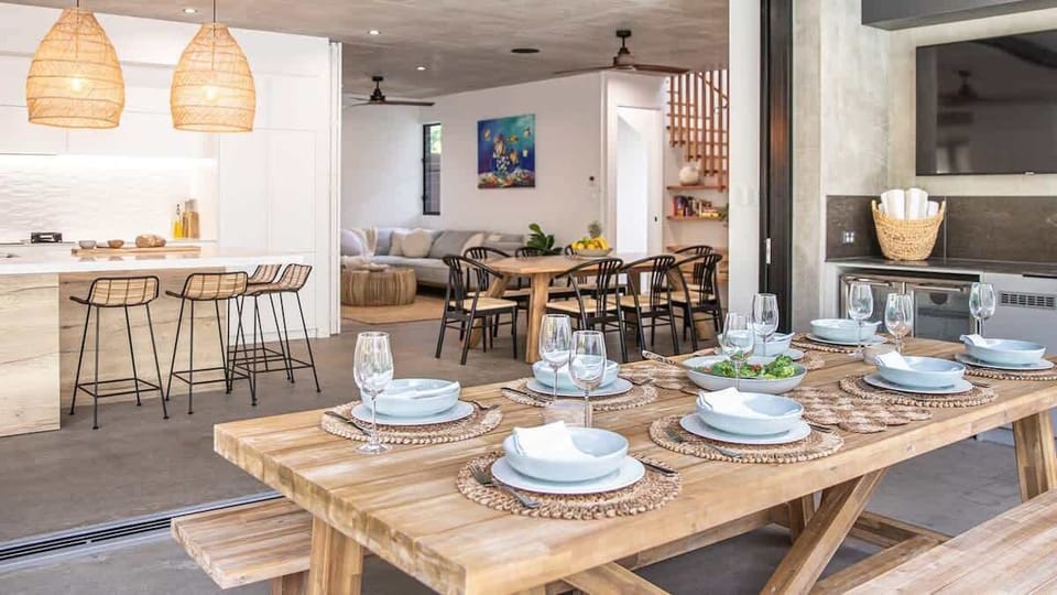 Azure Port Douglas - Spacious open plan design. Perfect for living in the tropics