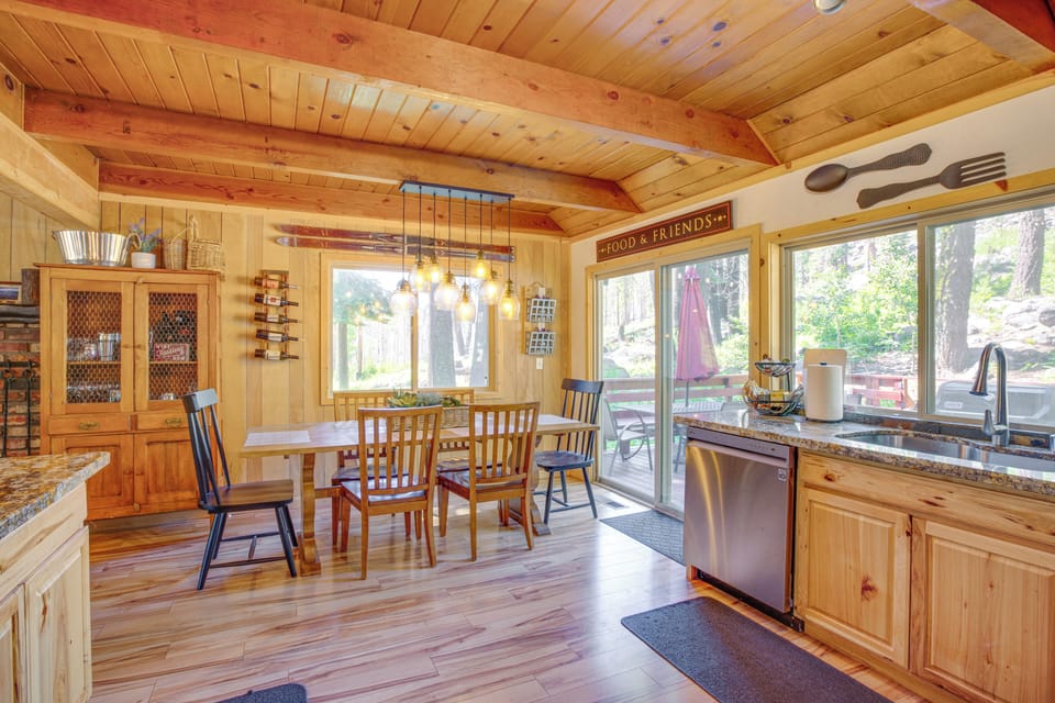 Dining Area | Dishes & Flatware Provided