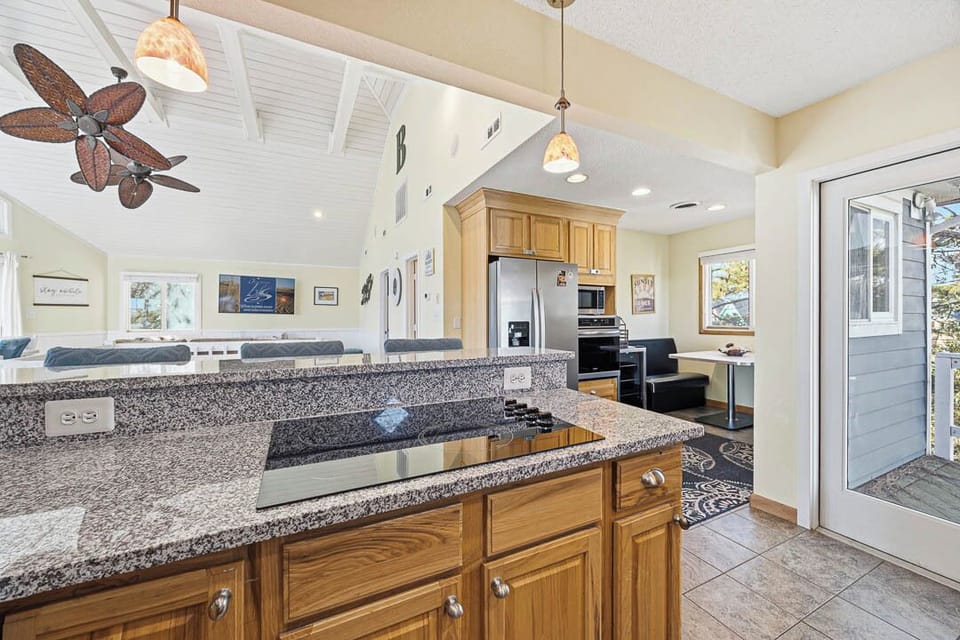 Top-Level Kitchen with Bar (seats 3)
