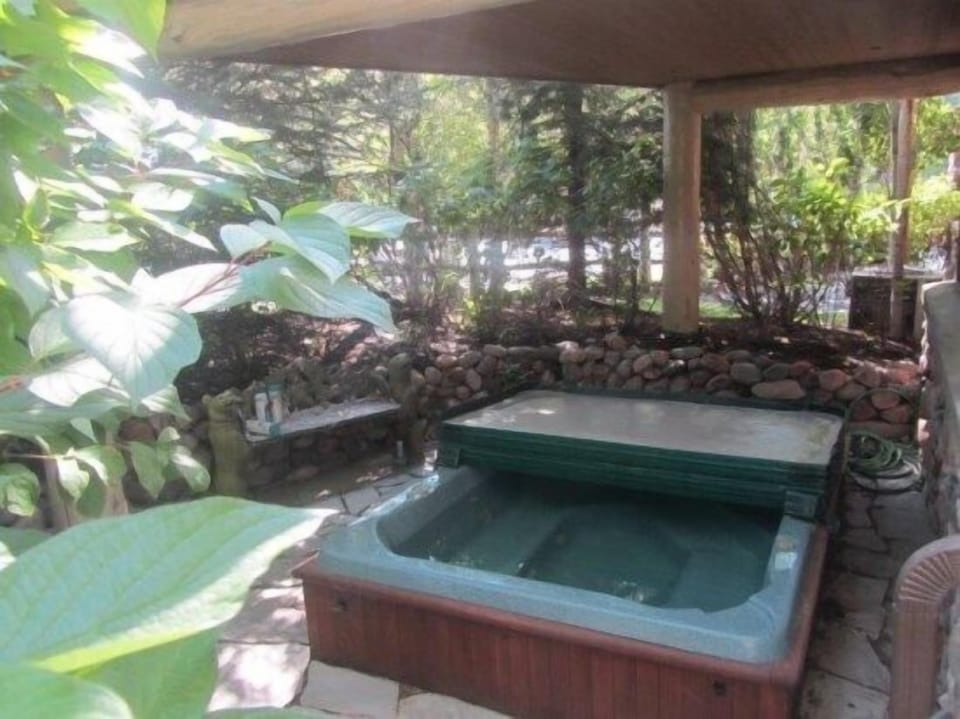 Hot tub