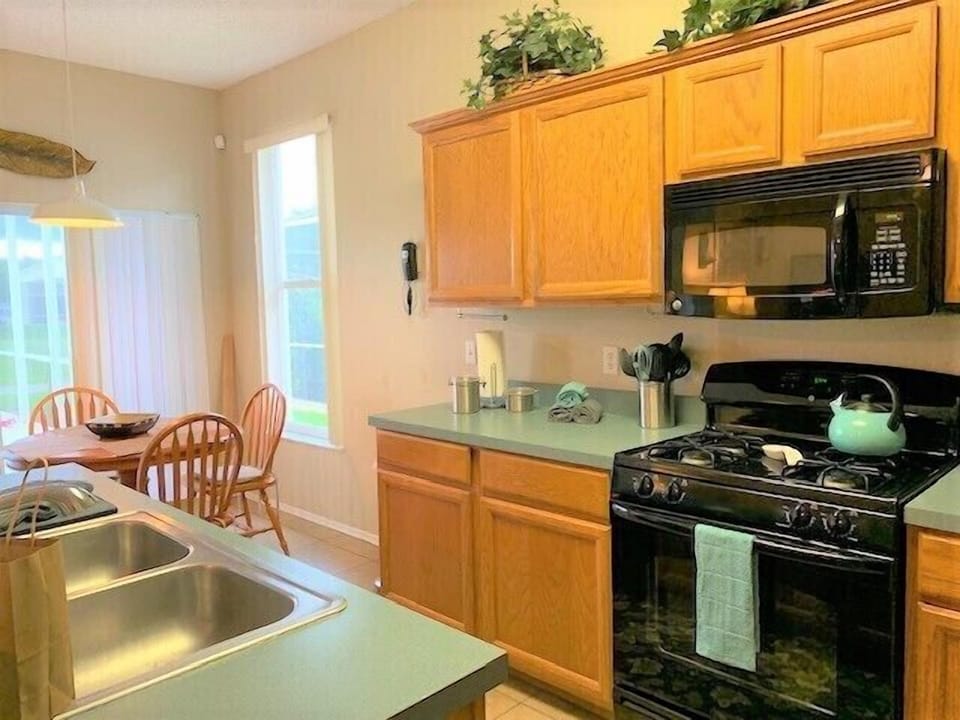 Full Kitchen