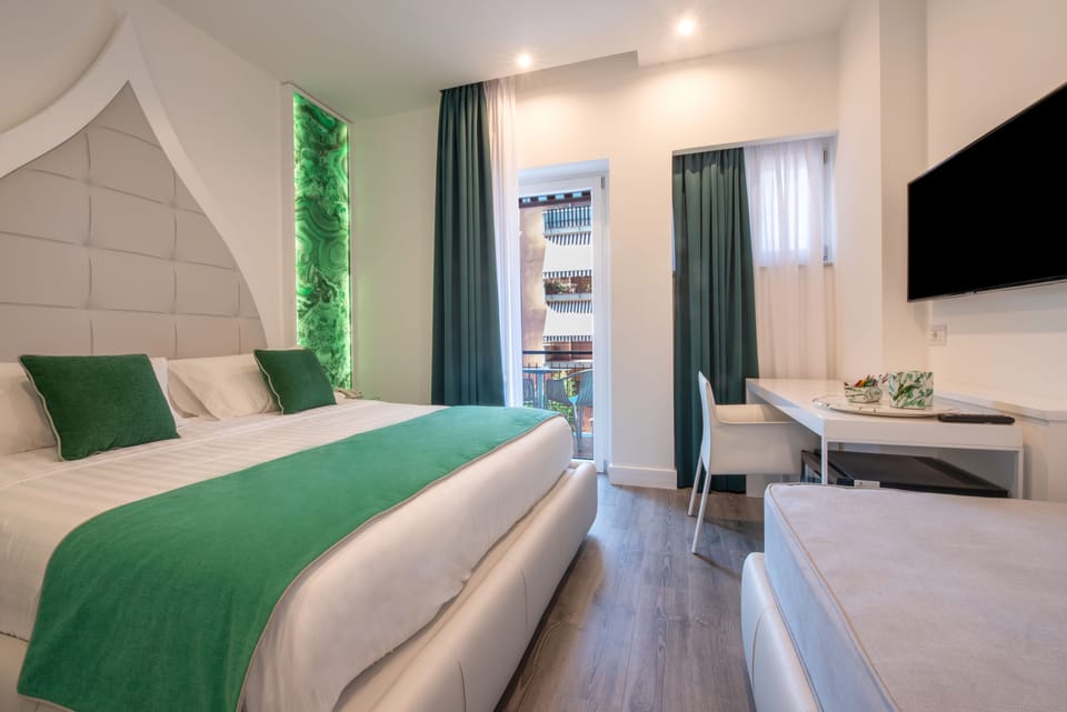 Deluxe Double Room (King) | Premium bedding, down comforters, memory foam beds, minibar