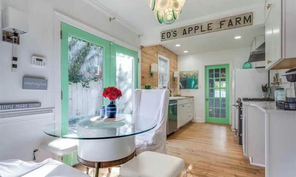 Breakfast nook 