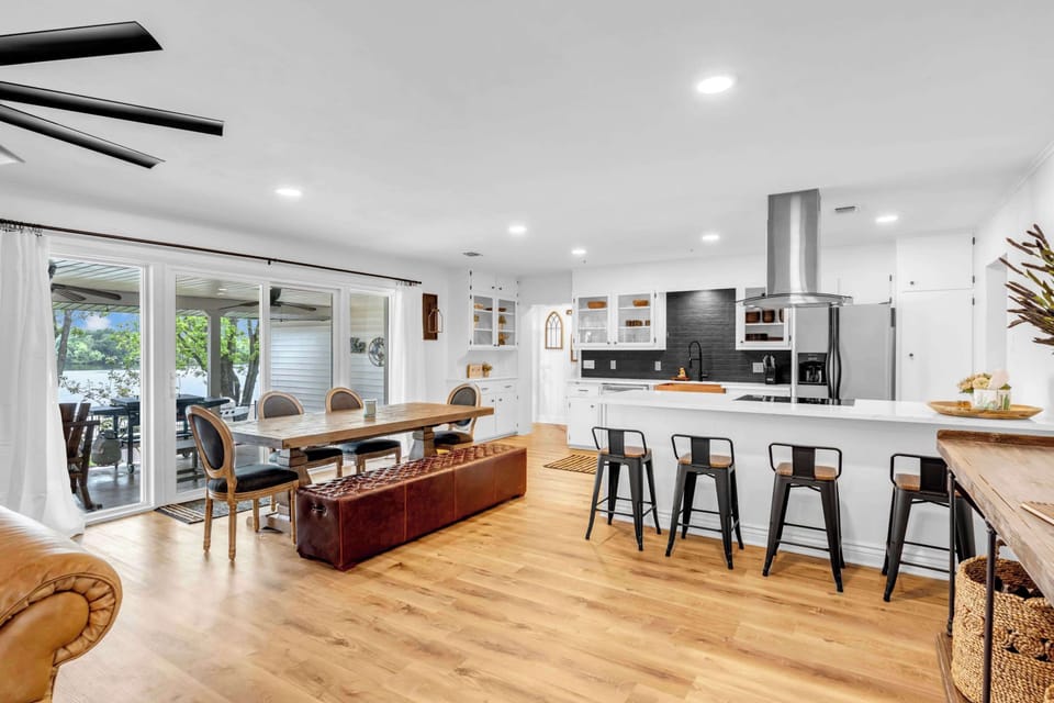 Open floor plan with lots of natural light!