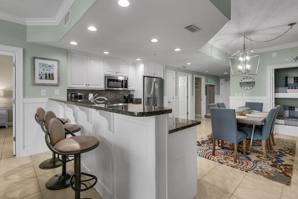 Condo, Multiple Beds, Pool Access | Private kitchen | Fridge, microwave, oven, stovetop