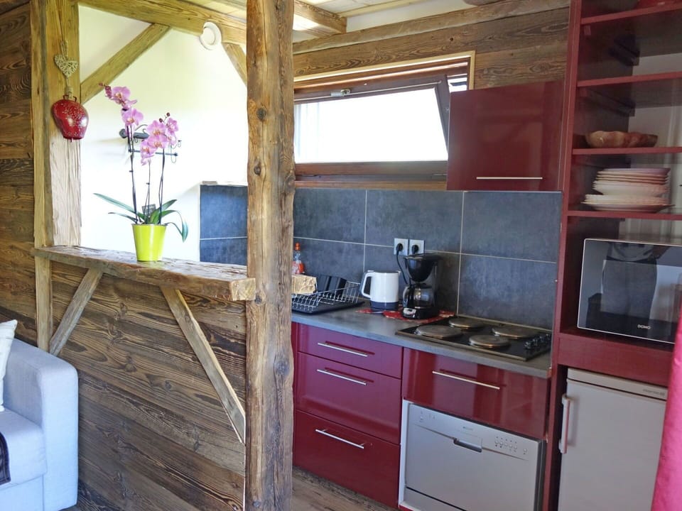 Room, Property, Furniture, Kitchen, Building, House, Interior Design, Cabinetry, Countertop, Home