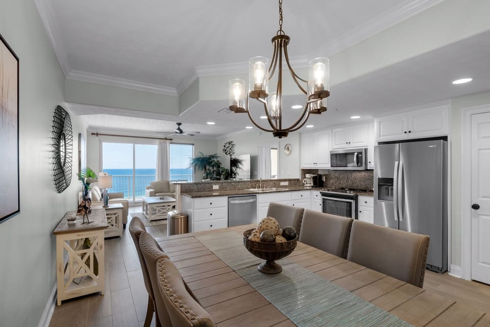 Condo, Multiple Beds, Pool Access, Beach View | Dining