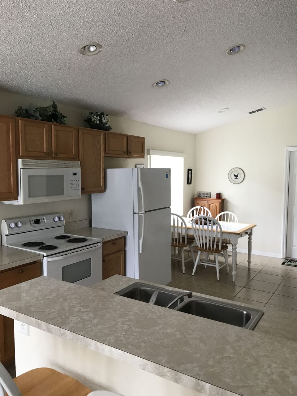 House | Private kitchen | Fridge, microwave, oven, stovetop