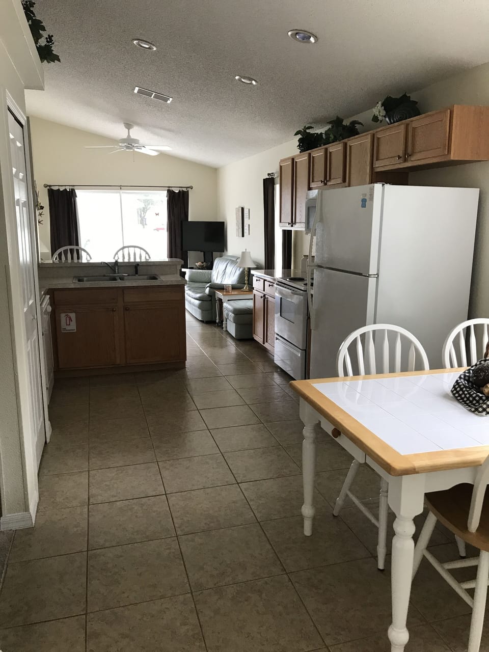 House | Private kitchen | Fridge, microwave, oven, stovetop