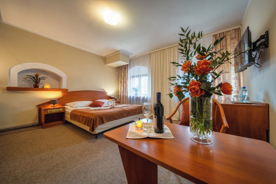 Double Room | 1 bedroom, desk, iron/ironing board, free WiFi