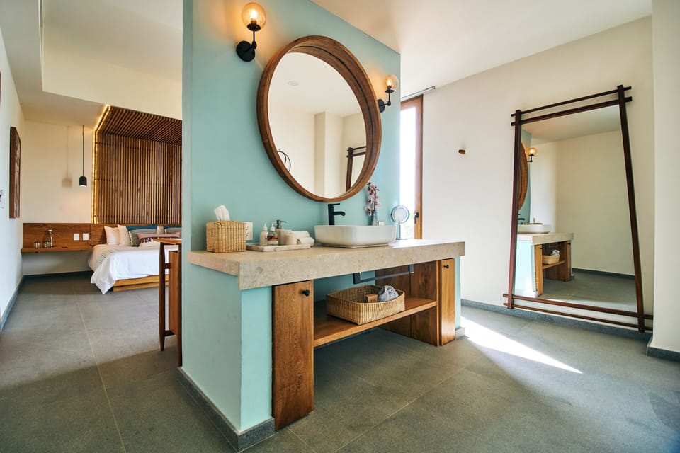 Minibar, in-room safe, laptop workspace, soundproofing
