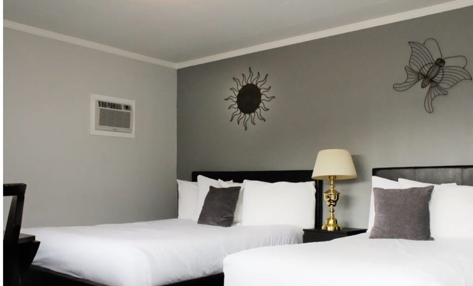 Deluxe Double & Twin Room (Downstairs) | Hypo-allergenic bedding available, desk, blackout drapes, WiFi (free)