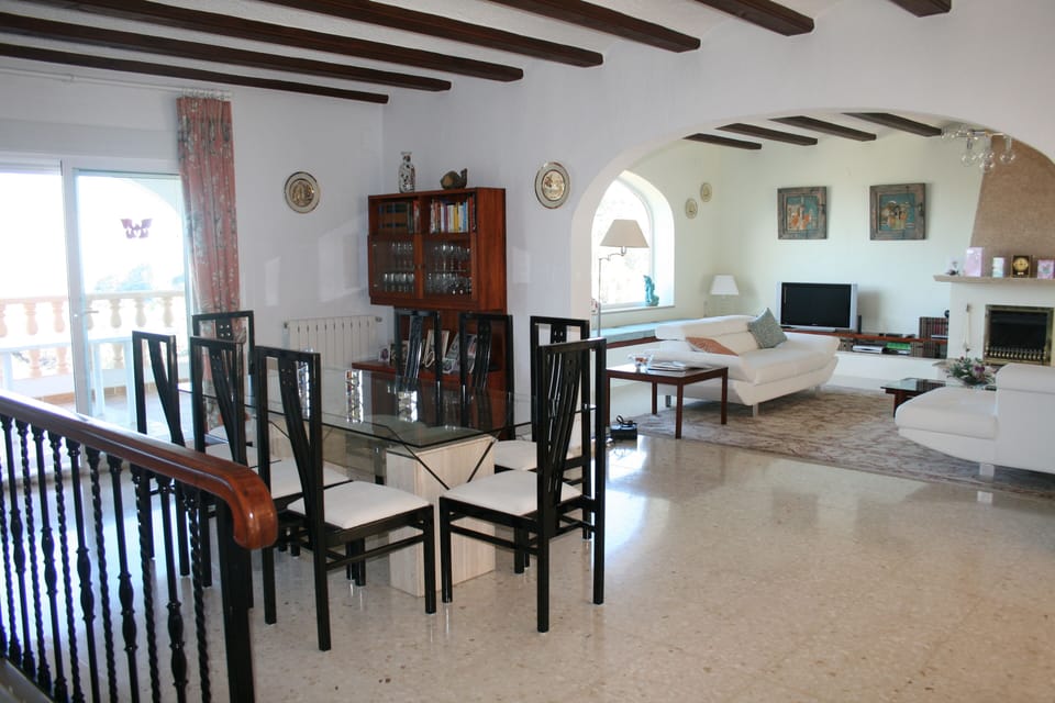 Open plan dining area and lounge