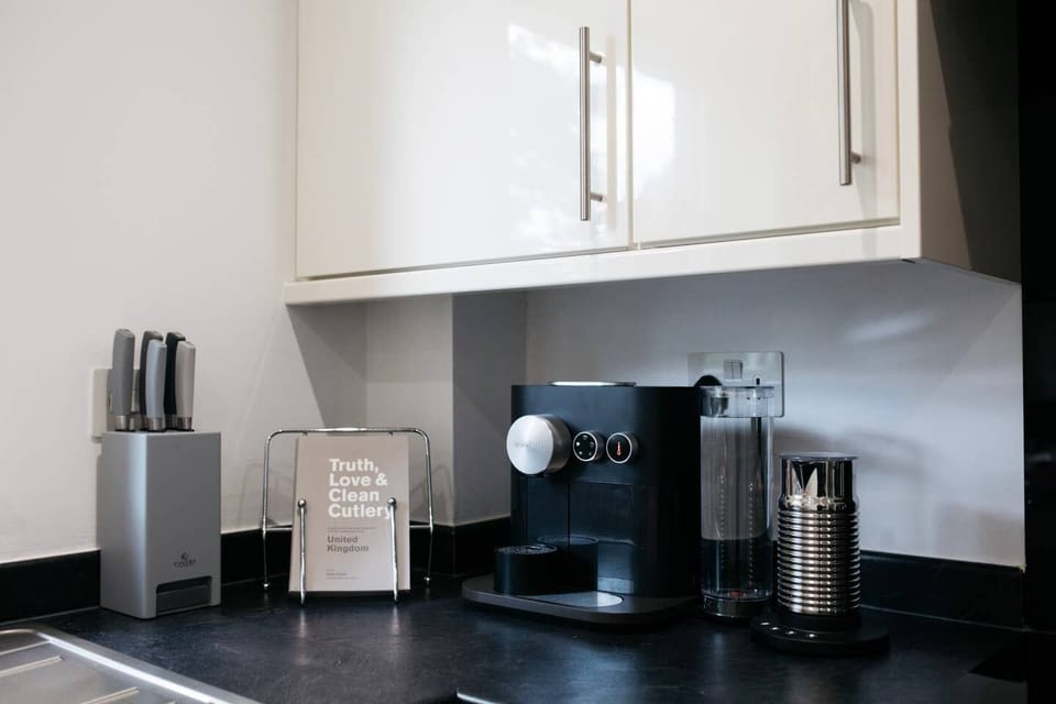 Designer kitchen (Nespresso coffee machine and Aeorccino4 milk frother)