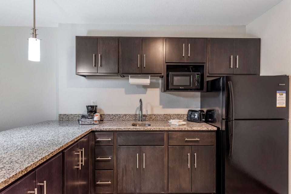 Suite, 1 King Bed, Accessible, Non Smoking | Desk, iron/ironing board, free WiFi, bed sheets