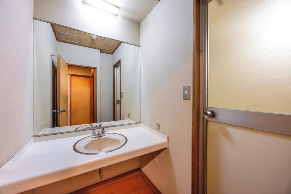 In-room safe, iron/ironing board, free WiFi, bed sheets