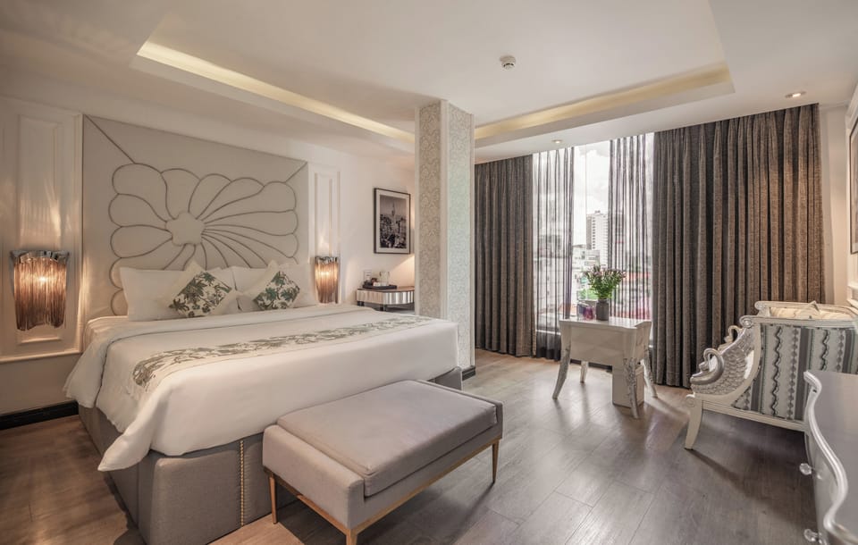 Suite City View, Afternoon Tea | Minibar, in-room safe, desk, blackout drapes