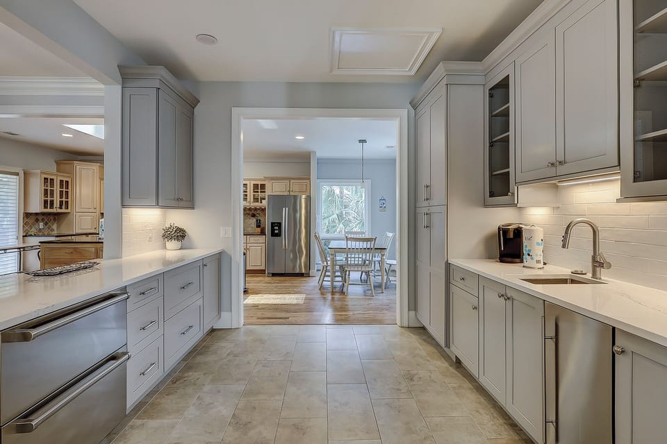 Prep Kitchen, Bar & Breakfast Area