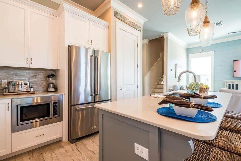 Modern, Stainless Steel Appliances!!