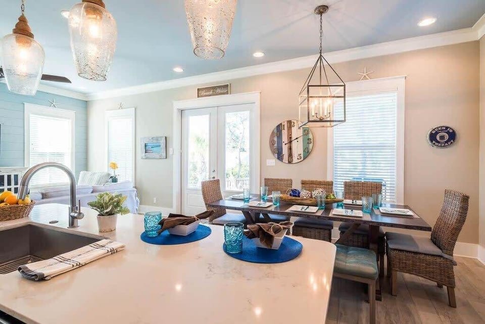 Kitchen/Dining Area