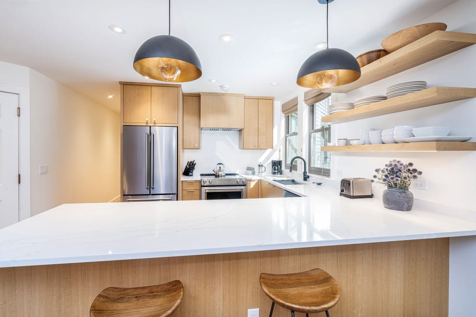 4.0-plunge-j-telluride-kitchen4