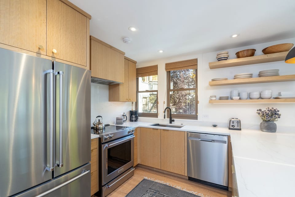 4.2-plunge-j-telluride-kitchen3