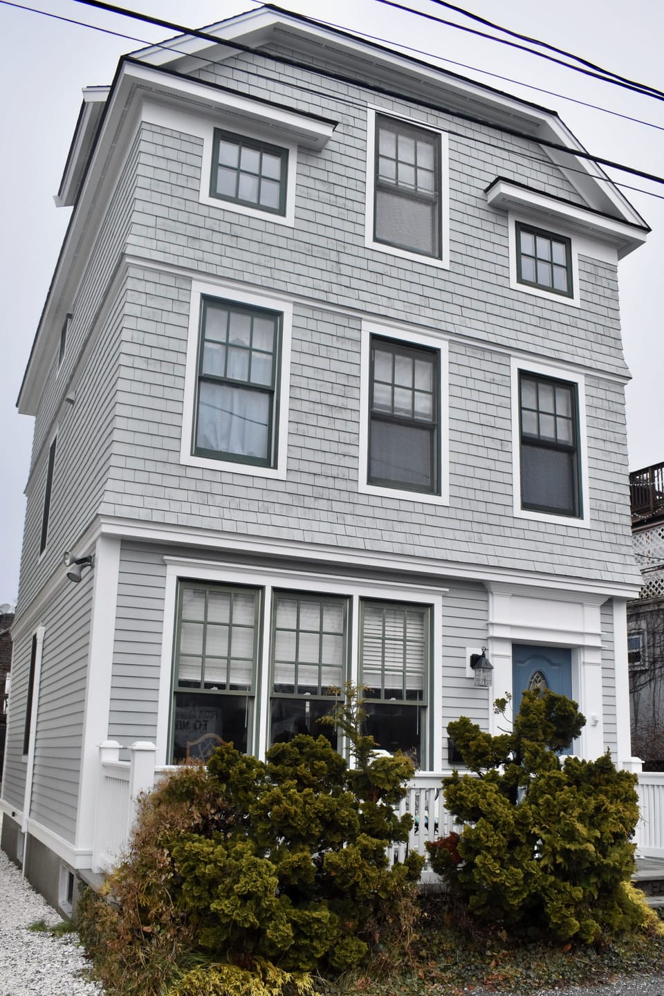 Front of house facing O'Brien's Restaurant on Thames St.
