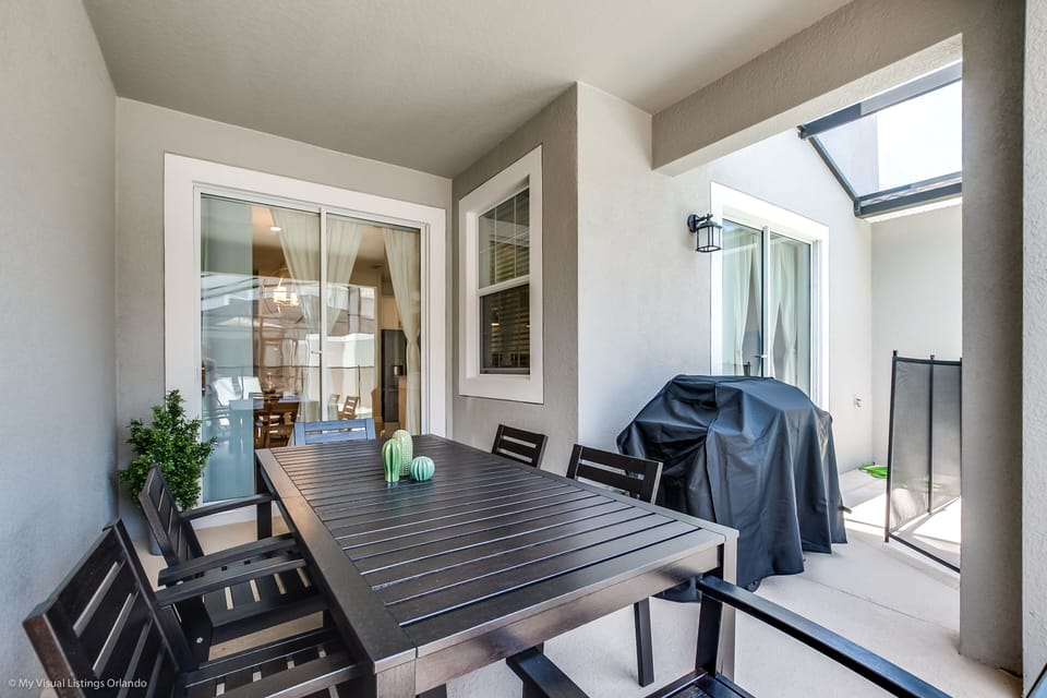 Outdoor dining area of the townhouse in Kissimmee Florida - Savor the flavors of paradise with a side of poolside serenity - Outdoor dining experience offers a feast for the senses - Every meal accompanied by stunning pool views