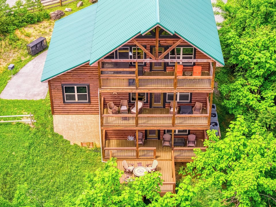 Overview of back of cabin