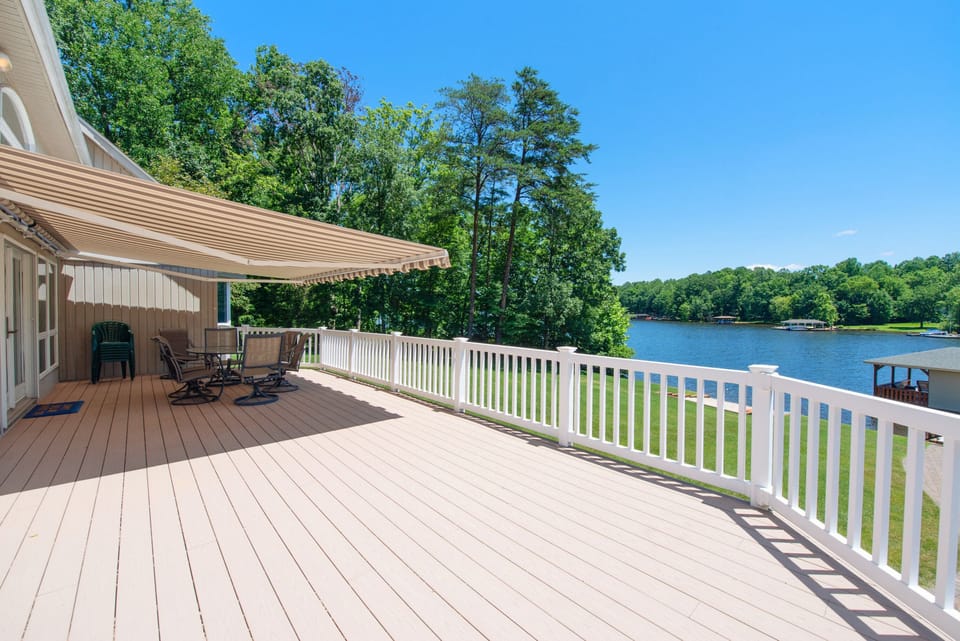 Large deck with unobstructed views of the lake. Retractable awning. New dining.