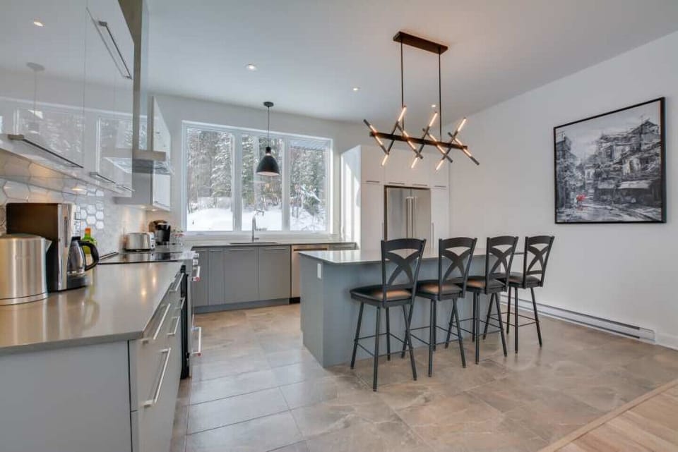Seating for 4 at the kitchen island.