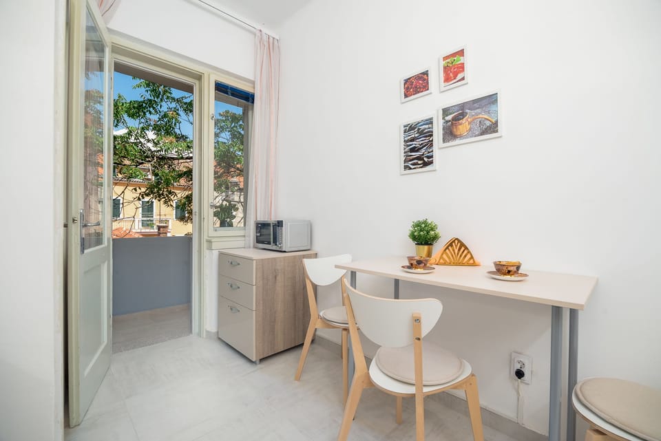 Classic Apartment, Balcony | Private kitchen | Coffee/tea maker, full-size fridge, microwave, oven