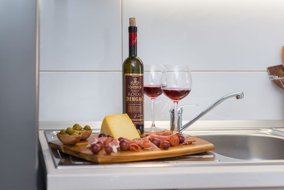 Classic Apartment, Balcony | Private kitchen | Full-size fridge, microwave, oven, stovetop