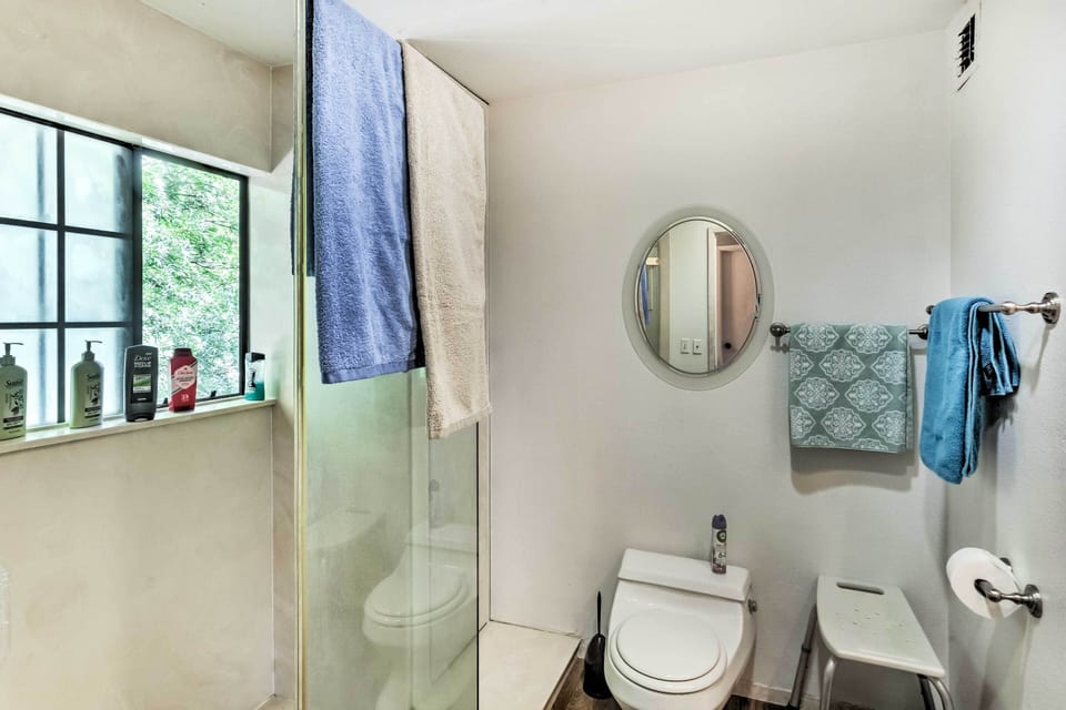 Full Bathroom | Towels & Linens Provided