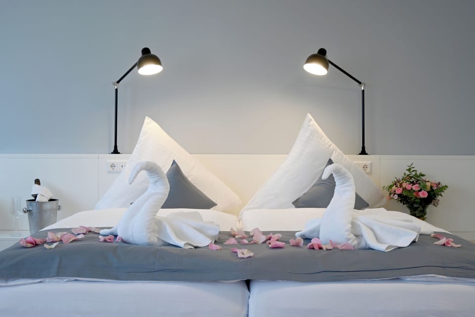 Double Room, 1 Double Bed | Individually decorated, individually furnished, desk, blackout drapes
