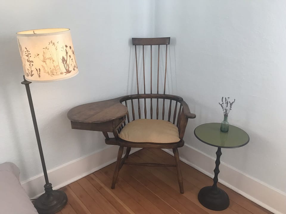 SITTING CHAIR 