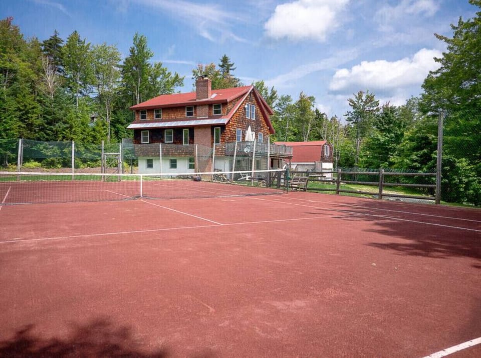 Tennis court not currently available