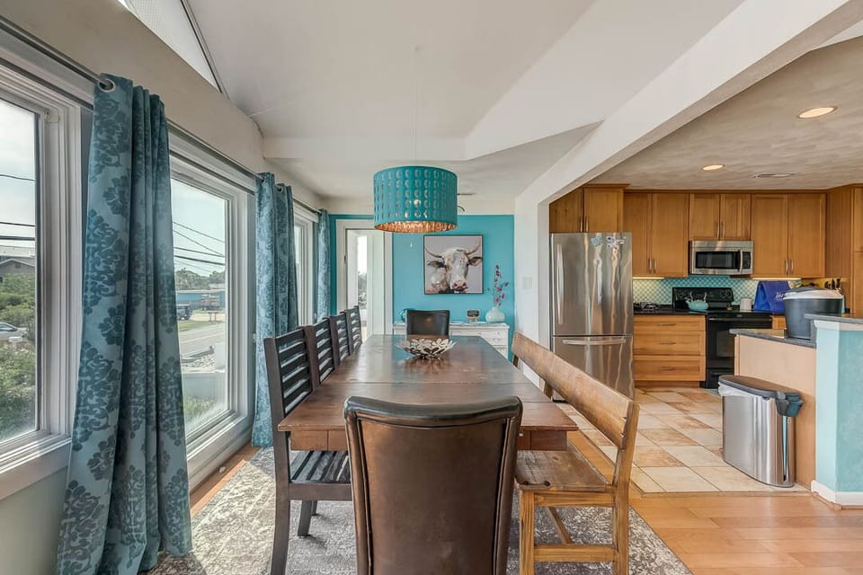 Top-Level Dining Room with Table (seats 10)