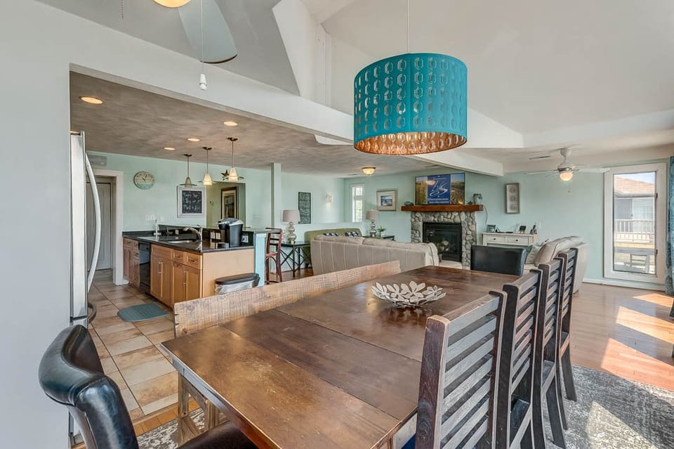 Top-Level Dining Room with Table (seats 10)