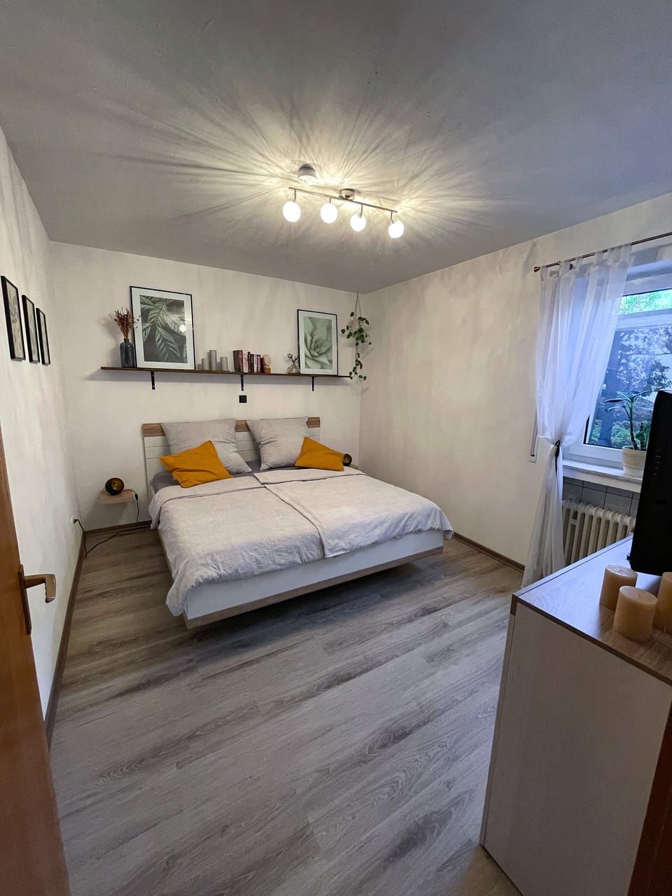 1 bedroom, premium bedding, individually furnished, desk