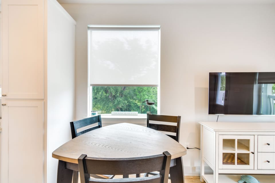 Dining Area | Dishes & Flatware Provided