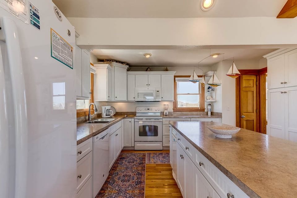 Top-Level Kitchen with Island (seats 4)