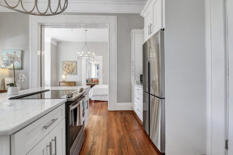 Open Fully Equipped Kitchen w/ Island seating for 4.
