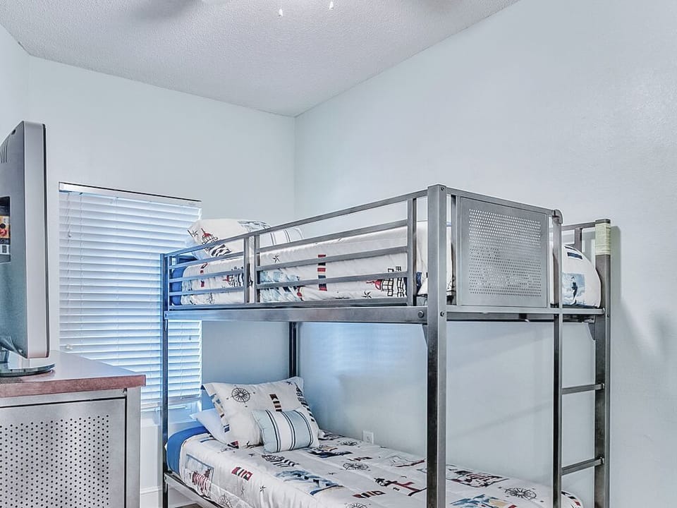 3rd Bedroom (Bunk Room)